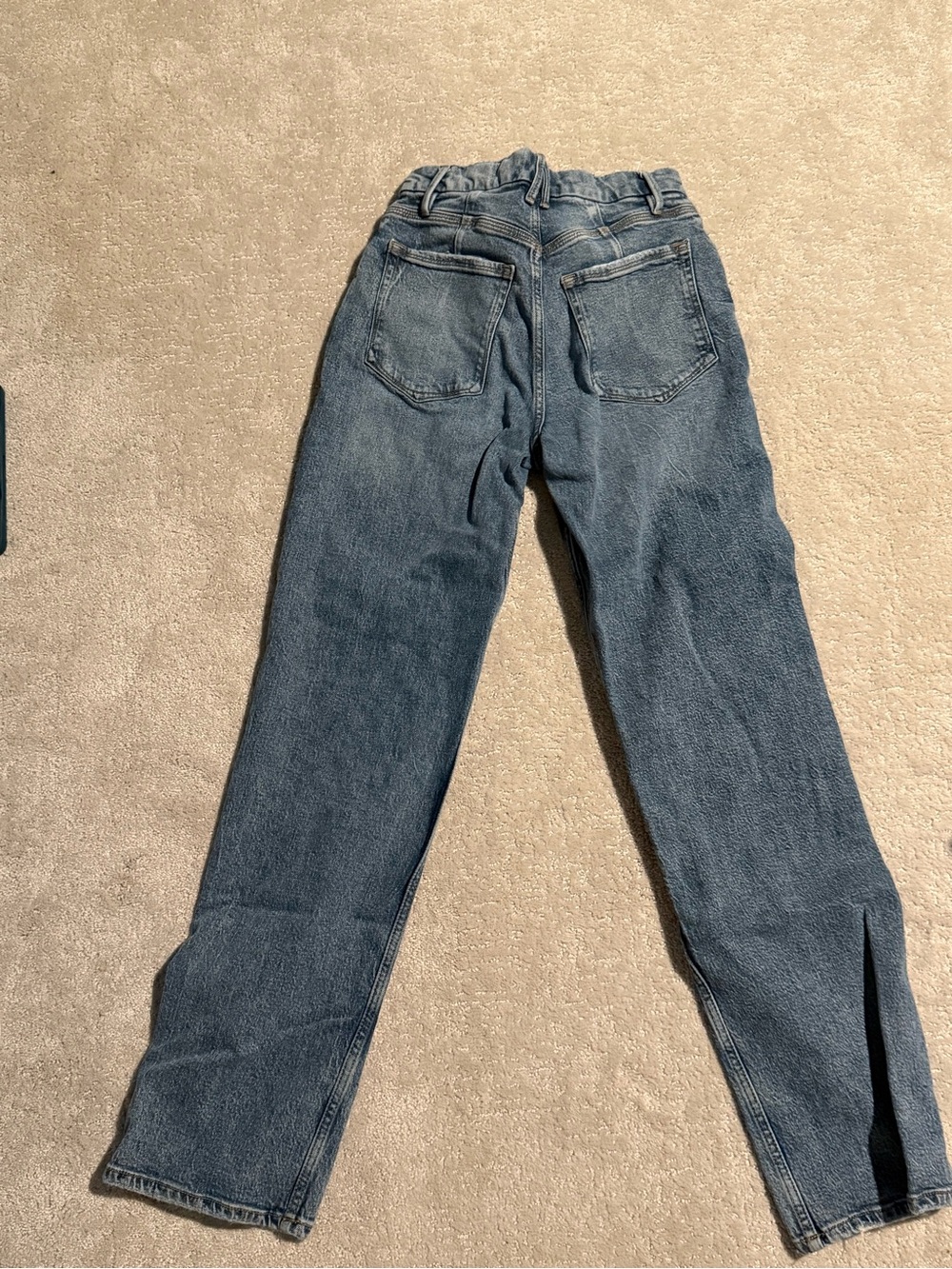 Good American Straight Leg Jeans in Washed Blue